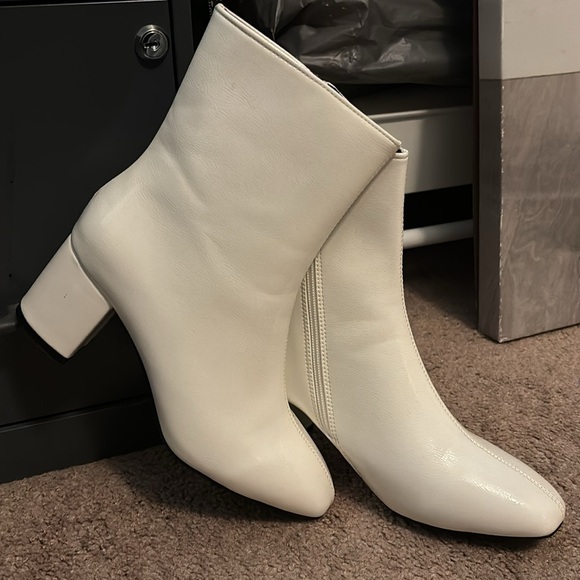 White Booties size 7.5(39) - Picture 1 of 8